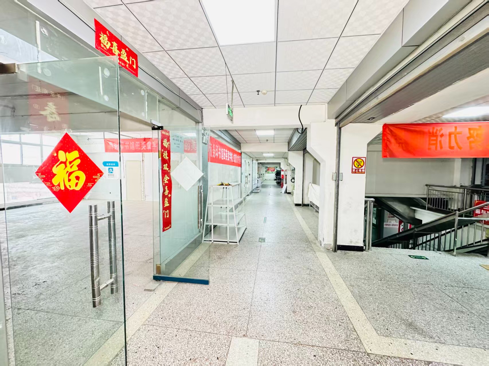 南沟上街灵活办公空间，满足企业不同发展阶段需求 ✨ 商业配套完善，助力企业快速成长 ✨ AI产业资源链接，共建创新生态 ✨ 办公、展示、运营一体化空间  现在入驻，抢占AI产业发展新赛道！_COPY